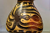 Museo archeologico di Iraklion. Brocca decorata a motivi marini.